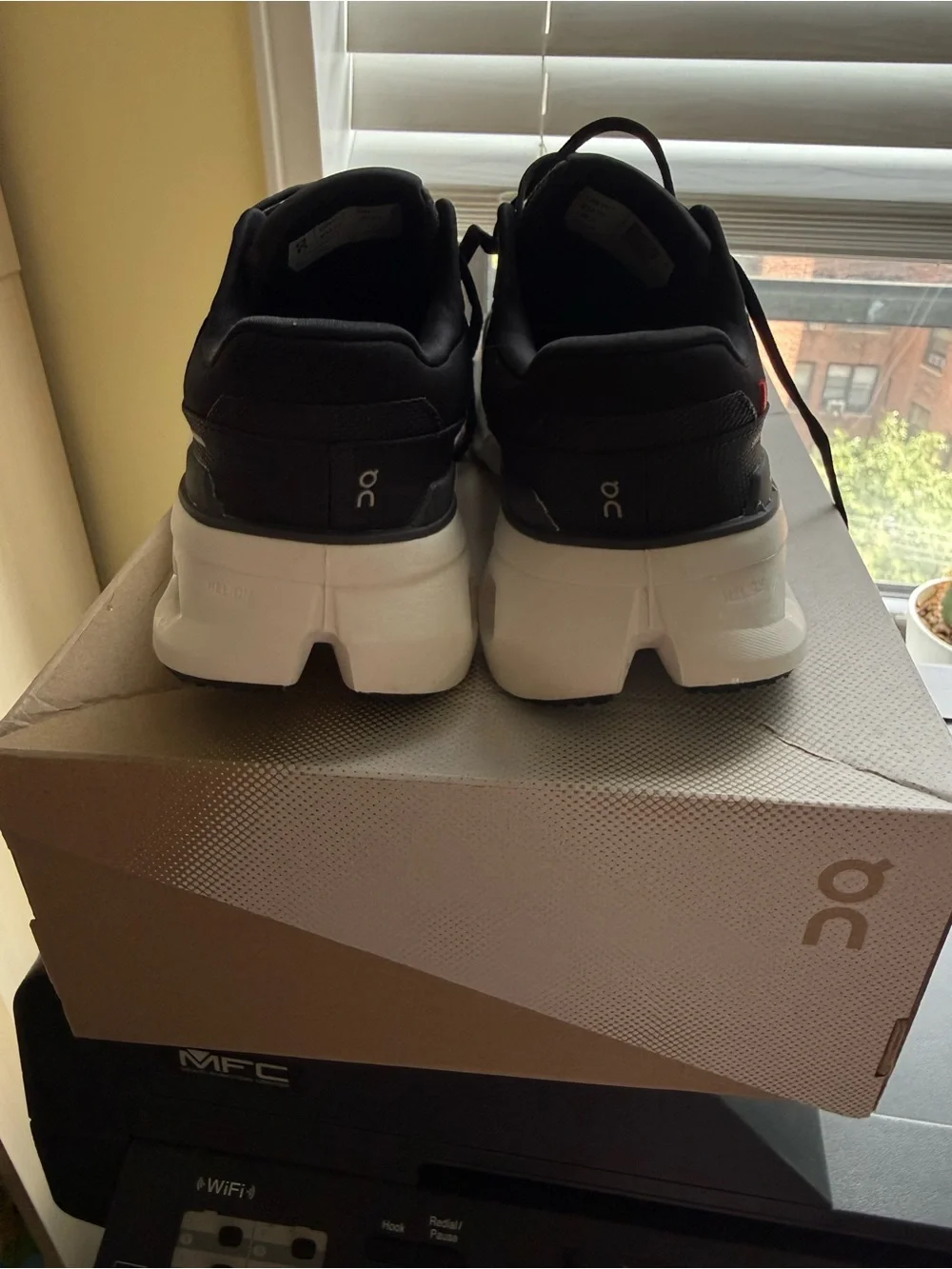 New On Cloud Women’s Black & White Sneakers – Size 7